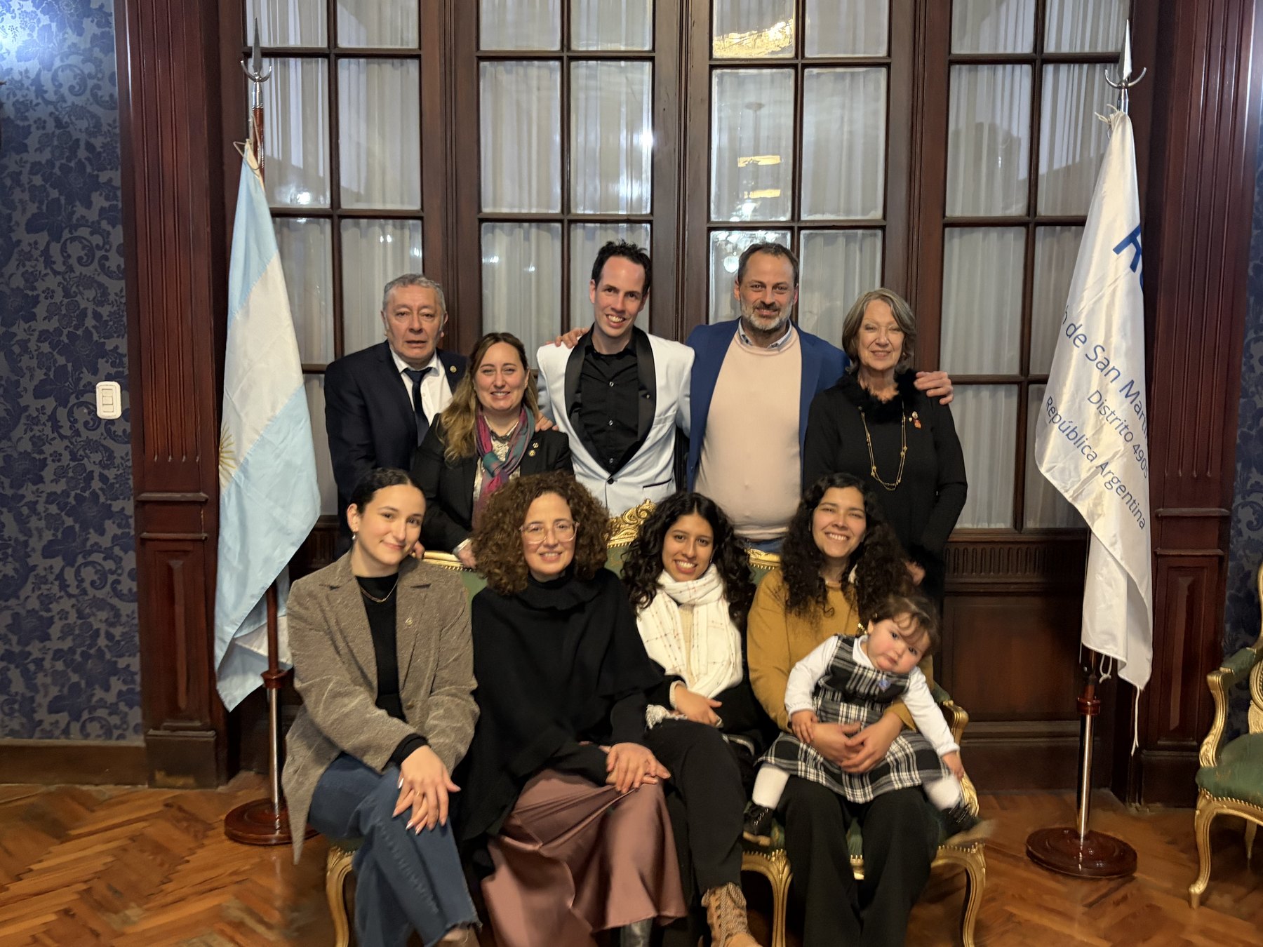 Integrantes de Rotary San Martín reunidos en una actividad del club